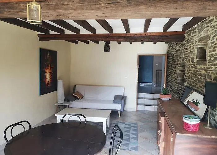 Le Passage Des Fees * Couvains (Manche)